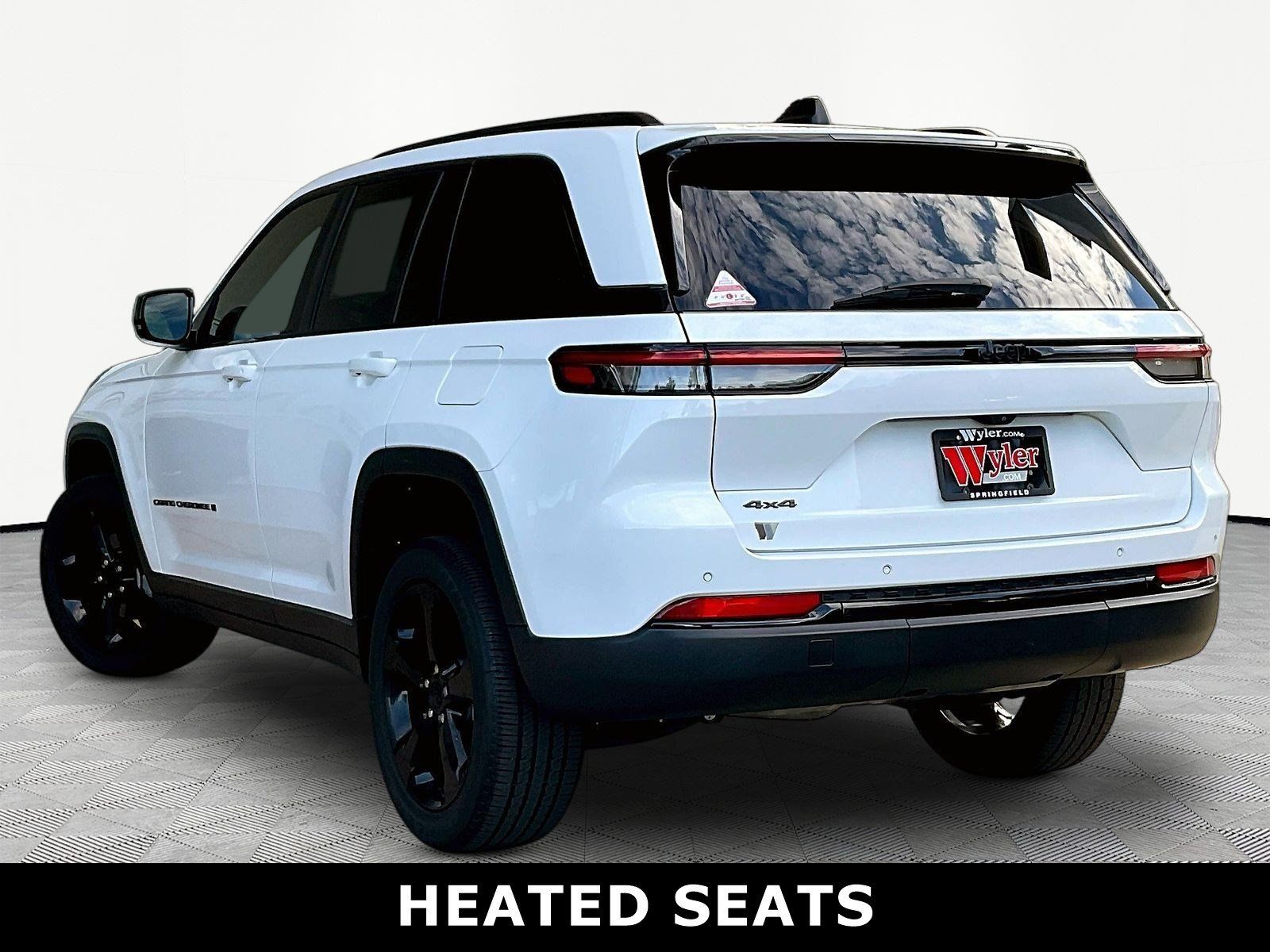 Used 2023 Jeep Grand Cherokee Altitude AWD/4WD image 4