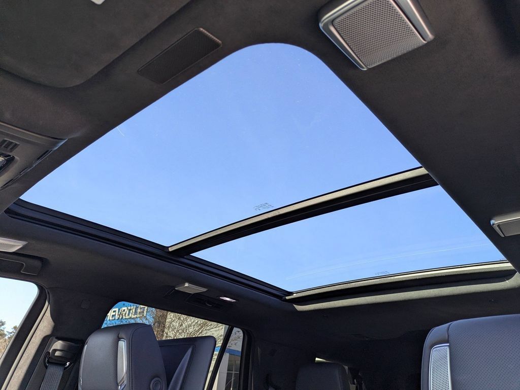 Used 2025 Cadillac Escalade Sport Platinum w/ LPO, ONYX Package AWD/4WD image 28