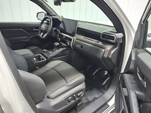 Used 2024 Toyota Tacoma TRD Sport w/ TRD Sport Premium Package AWD/4WD image 16