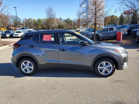 Certified 2025 Nissan Kicks Play S image 3