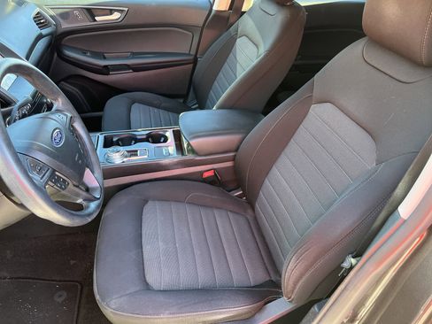 Used 2020 Ford Edge SE image 16