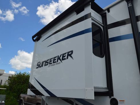 Used 2019 Ford E-450 and Econoline 450 Super Duty w/ Motorhome Prep Package RWD image 17