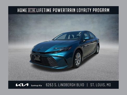 Used 2025 Toyota Camry LE w/ Convenience Package image 1