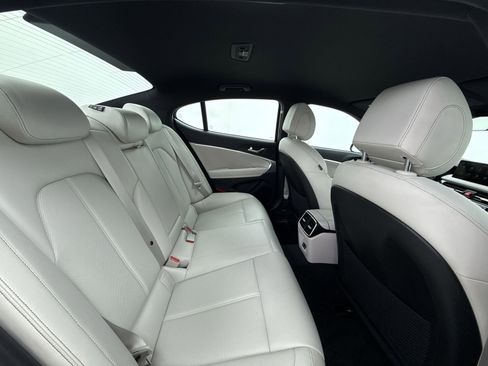 Used 2024 Genesis G70 2.5T image 41