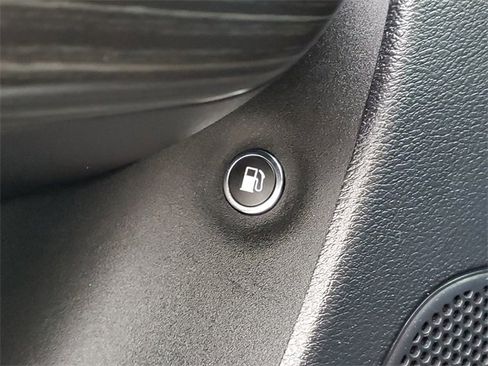 Used 2016 Jeep Cherokee Limited image 12