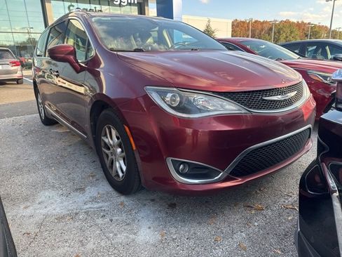 Used 2020 Chrysler Pacifica Touring-L w/ Premium Audio Group image 8