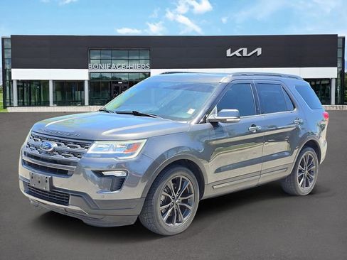 Used 2019 Ford Explorer XLT w/ Equipment Group 202A FWD image 2