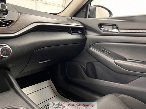 Used 2025 Nissan Altima 2.5 SV FWD image 44
