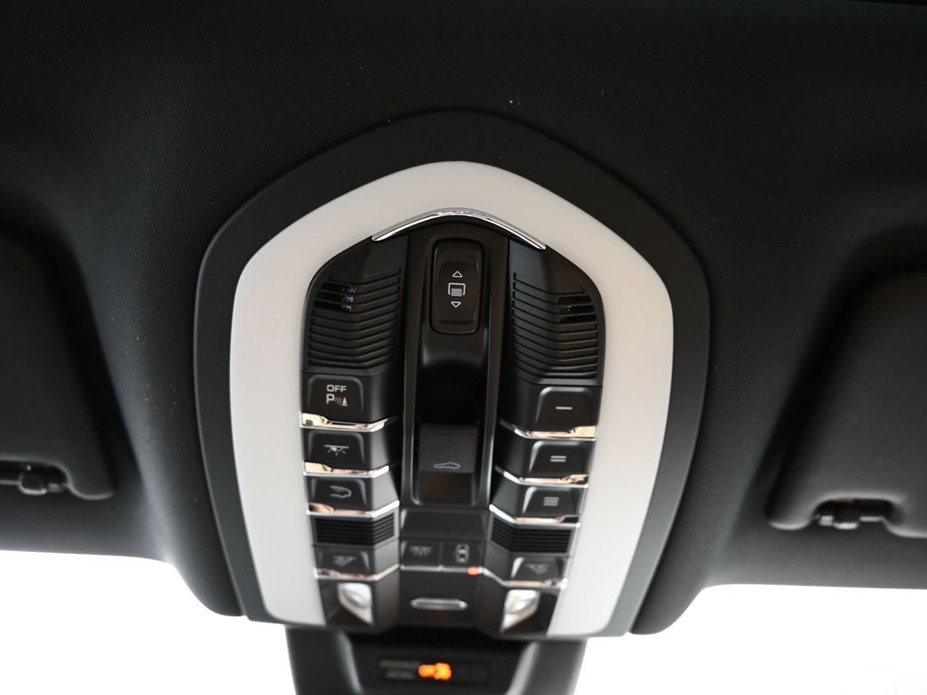 Certified 2026 Porsche Macan AWD/4WD image 19