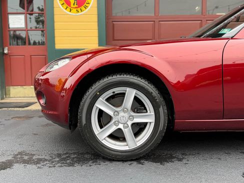 Used 2006 MAZDA MX-5 Miata Touring RWD image 33