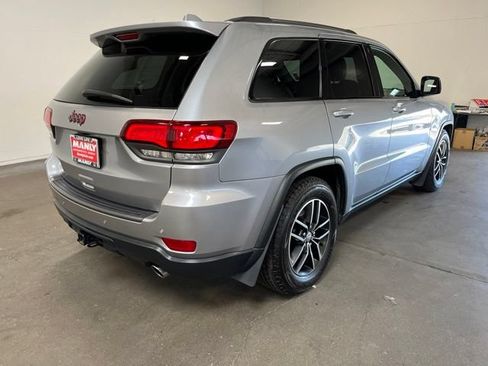Used 2018 Jeep Grand Cherokee Trailhawk AWD/4WD image 3