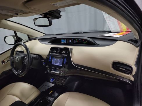 Used 2019 Toyota Prius XLE image 25