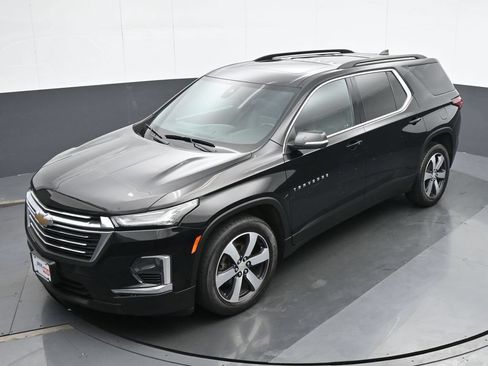 Used 2023 Chevrolet Traverse LT w/ LT Premium Package AWD/4WD image 17