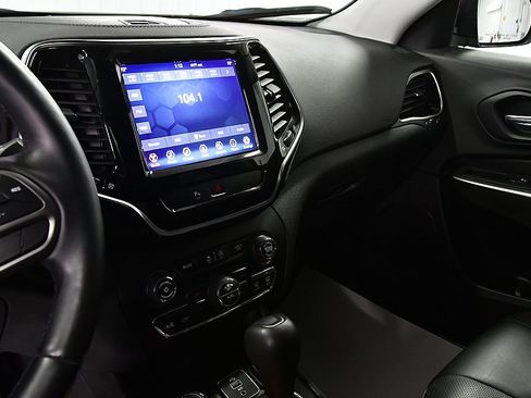 Used 2019 Jeep Cherokee Limited image 20