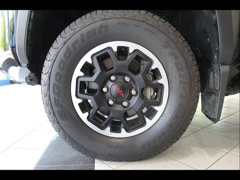 Used 2025 Toyota Tacoma TRD Off-Road w/ TRD Off Road Upgrade Package AWD/4WD image 9