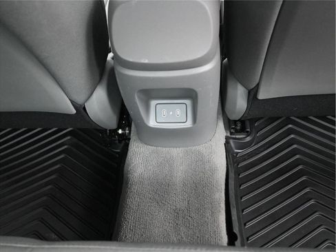 Certified 2024 Hyundai Elantra Blue FWD image 9