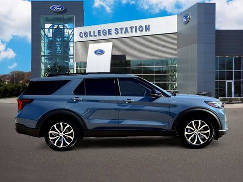 Certified 2025 Ford Explorer ST-Line image 5