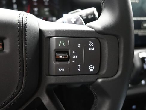 Used 2025 Land Rover Defender 110 AWD/4WD image 25