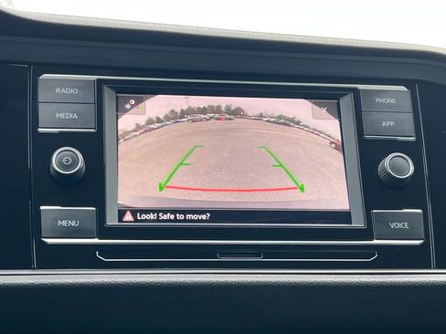 Used 2024 Volkswagen Jetta SE image 24