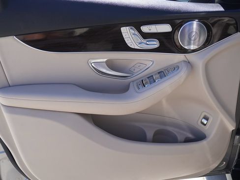 Used 2019 Mercedes-Benz GLC 300 4MATIC image 26