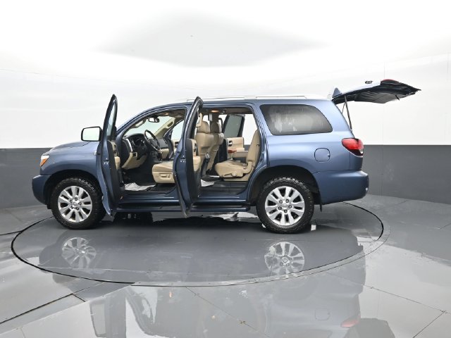 Used 2018 Toyota Sequoia Platinum AWD/4WD image 38