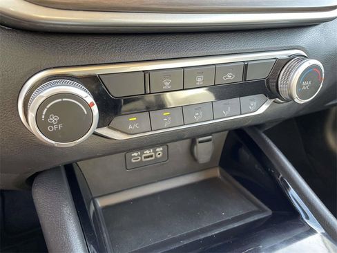 Used 2024 Nissan Altima 2.5 SV image 24