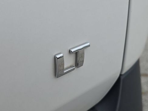Used 2023 Chevrolet Traverse LT w/ LT Premium Package FWD image 9