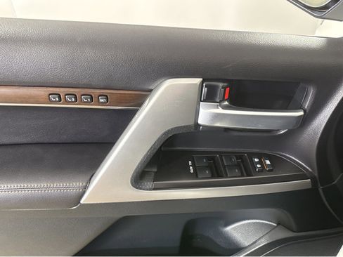 Used 2020 Toyota Land Cruiser Heritage Edition image 32