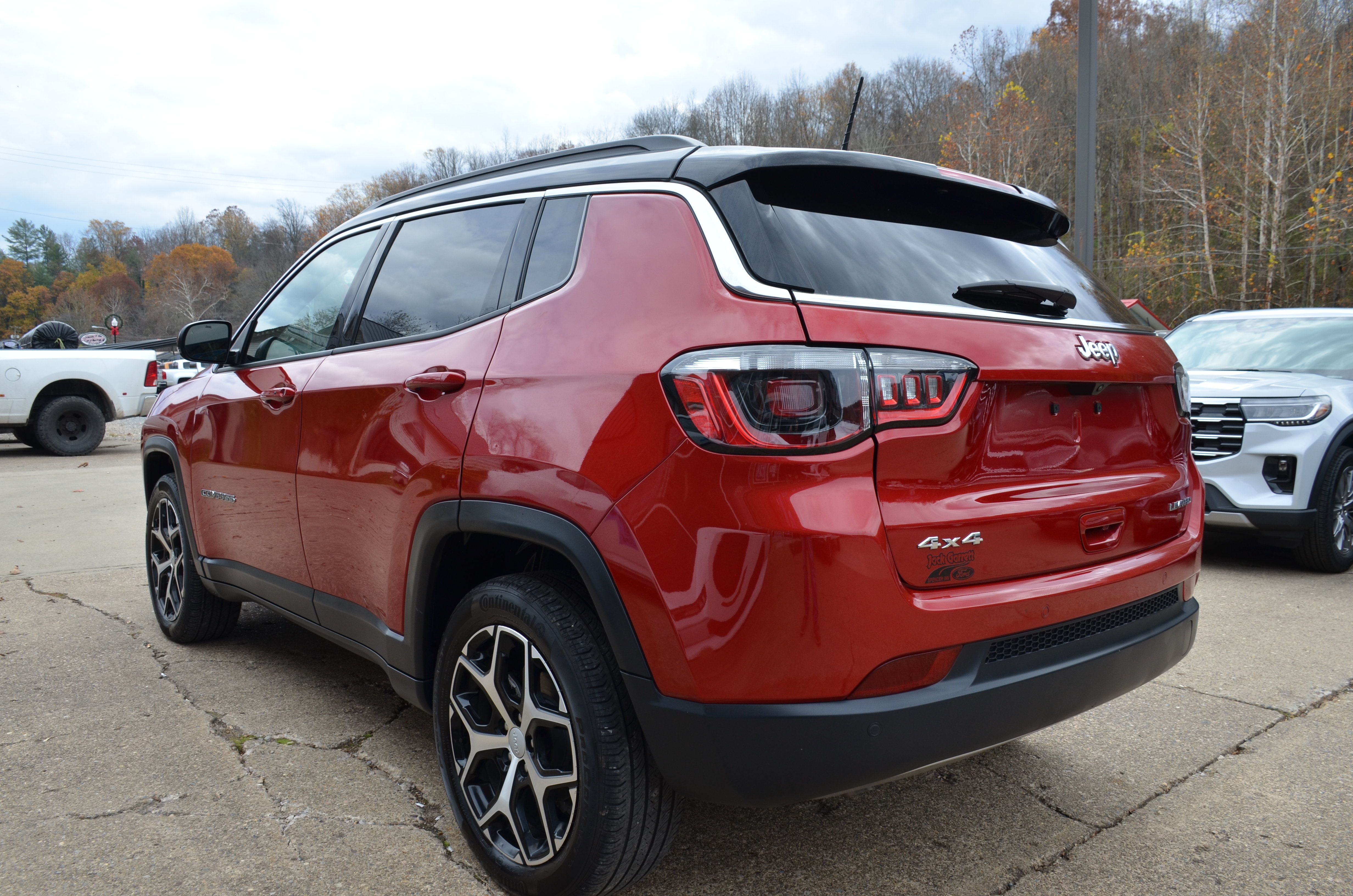 Used 2024 Jeep Compass Limited AWD/4WD image 4