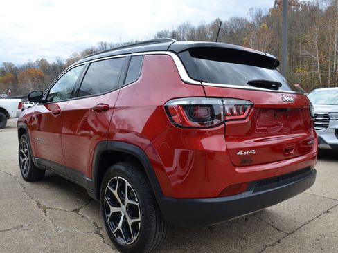 Used 2024 Jeep Compass Limited image 4