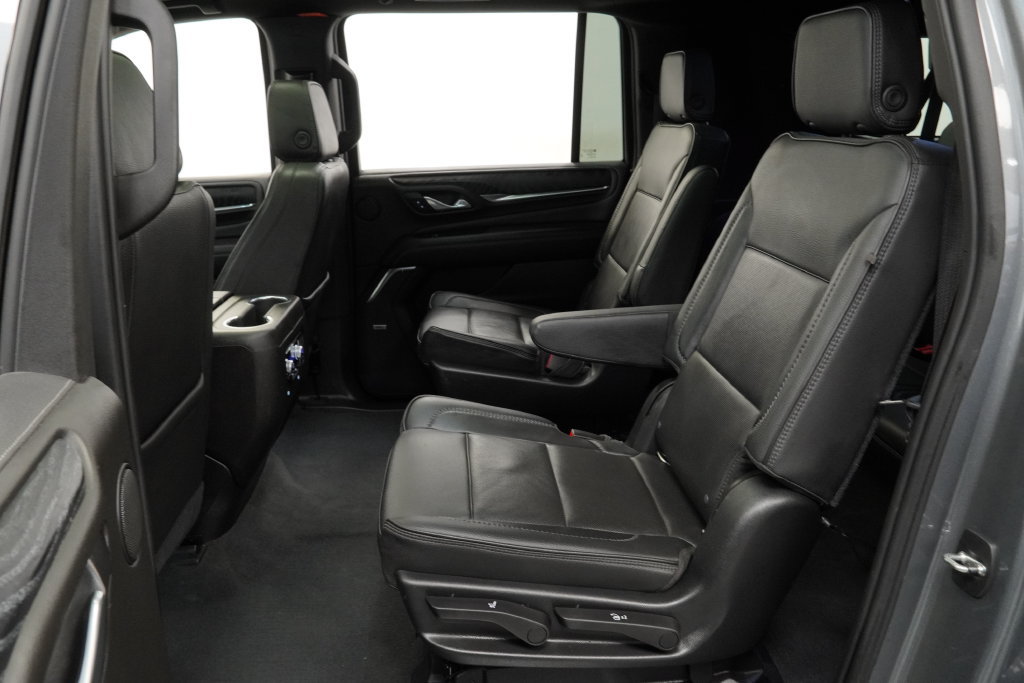 Used 2021 GMC Yukon XL Denali w/ Denali Premium Package AWD/4WD image 14