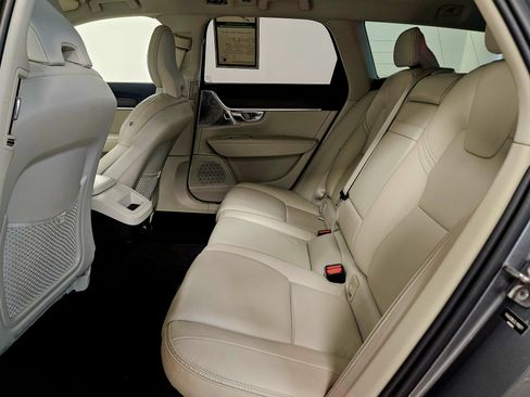 Used 2020 Volvo V90 T6 Cross Country image 11