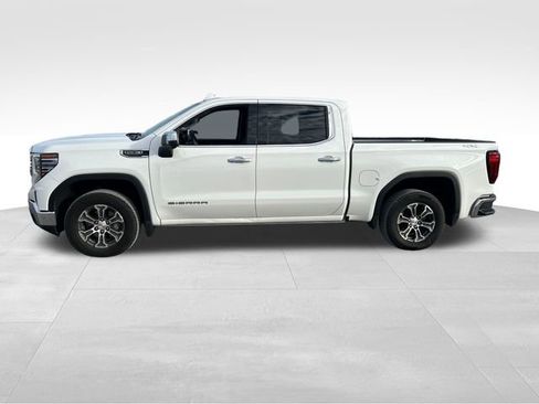 Used 2024 GMC Sierra 1500 SLT image 2