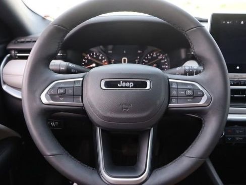 Used 2025 Jeep Compass Limited AWD/4WD image 10