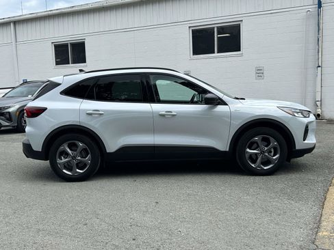 Used 2025 Ford Escape ST-Line FWD image 2