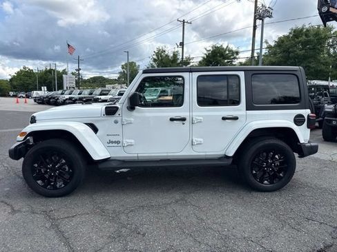 Used 2023 Jeep Wrangler Unlimited Sahara w/ Cold Weather Group AWD/4WD image 19