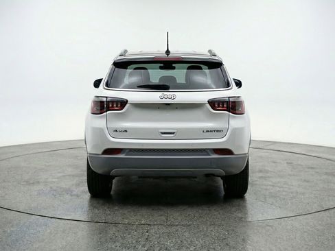 Used 2025 Jeep Compass Trailhawk image 7