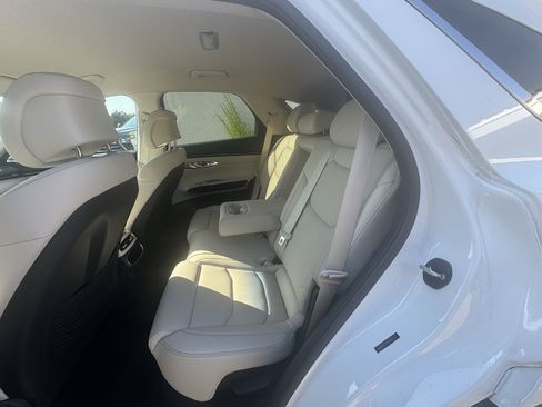 Used 2024 Genesis GV70 2.5T AWD/4WD image 8