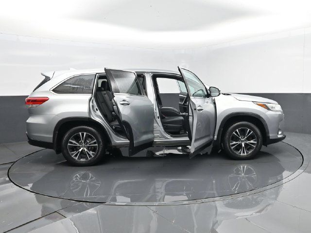 Used 2019 Toyota Highlander Plus AWD/4WD image 26