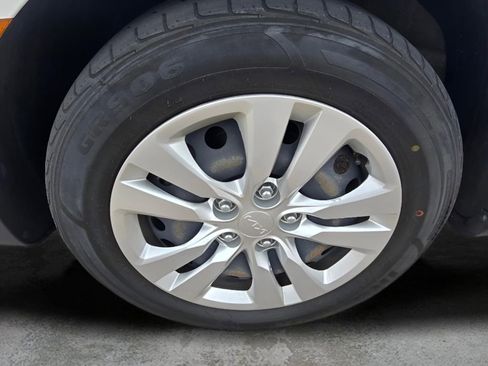 Used 2022 Kia Soul LX image 9