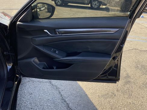 Used 2018 Honda Accord Sport image 19