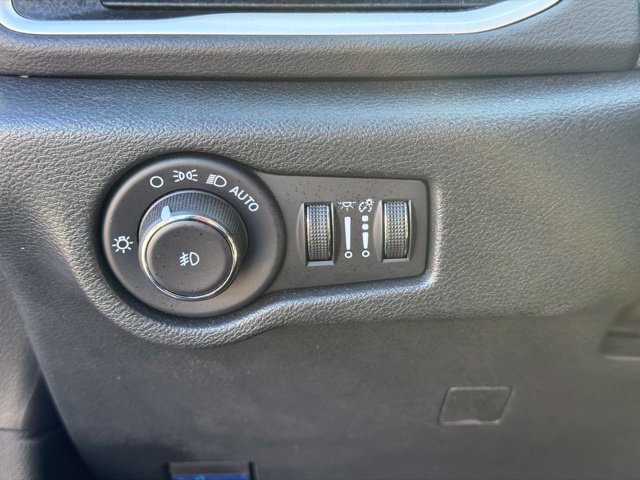 Used 2025 Chrysler Pacifica Select FWD image 31