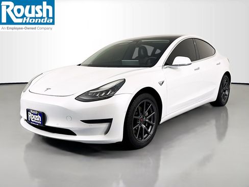 Used 2019 Tesla Model 3 Standard Range image 1