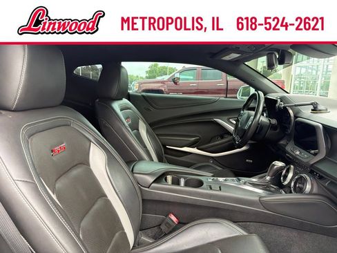 Used 2019 Chevrolet Camaro SS RWD image 7