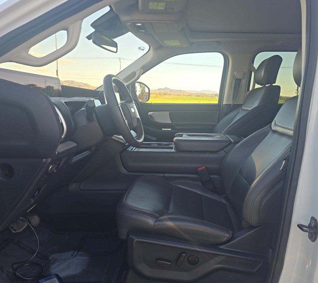 Used 2025 Ford Expedition Active AWD/4WD image 4