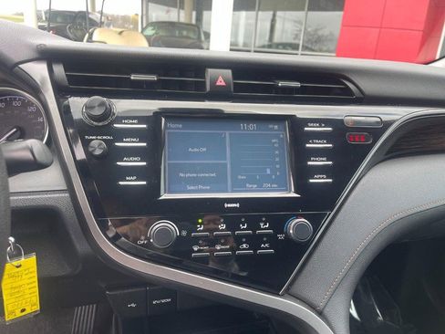 Used 2020 Toyota Camry LE image 22