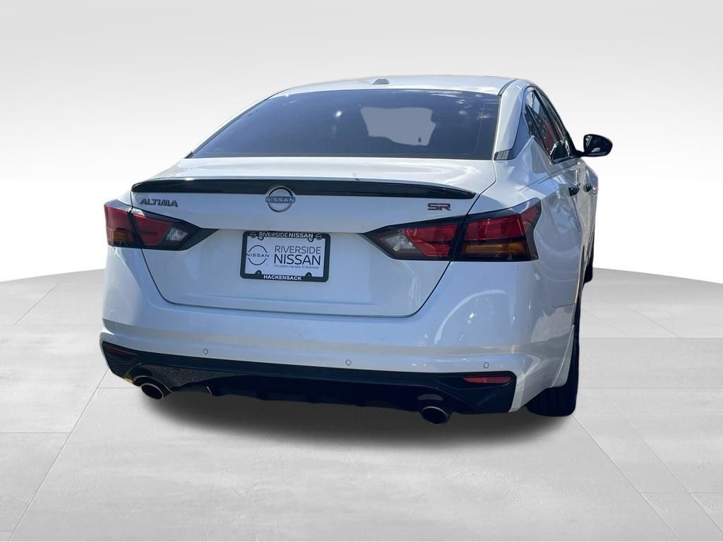 Certified 2024 Nissan Altima 2.5 SR w/ SR Premium Package FWD image 4