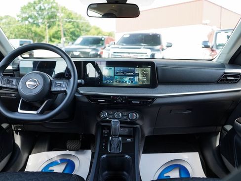 Used 2025 Nissan Kicks SV FWD image 9