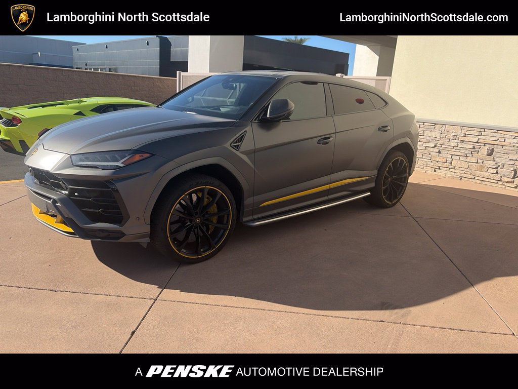 Used 2022 Lamborghini Urus AWD/4WD image 1