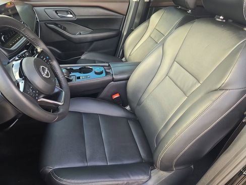 Used 2023 Nissan Rogue SL w/ SL Premium Package image 17